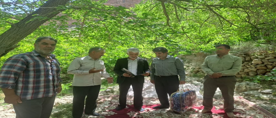 تقدیر از مرتعدار نمونه روستای ارموده بخش عقدا در روز ملی مرتع و مرتع داری