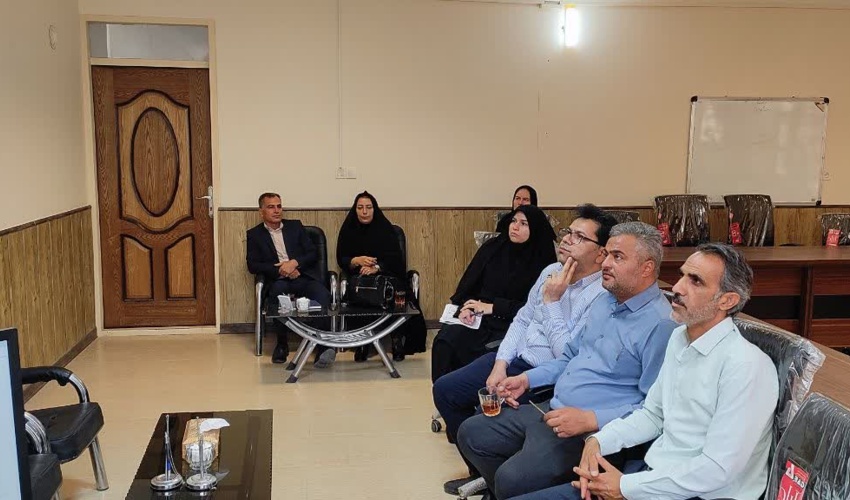 بازدید رئیس امور اداری اداره‌کل منابع طبیعی و آبخیزداری استان یزد از اداره شهرستان اشکذر