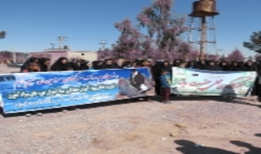 درختکاری اعضاء مدیریت سواد آموزی ناحیه های 1 و 2 آموزش و پرورش شهر یزد 