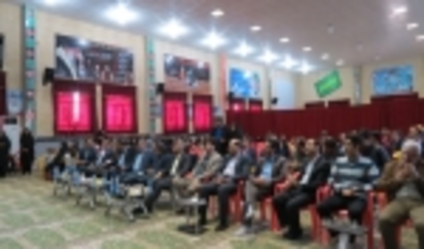 غرس نهال بادام كوهي و بنه در بام كوشك شهرستان بافق با حضور مديركل دفتر آبخيزداري و حفاظت خاك سازمان جنگلها، مراتع و آبخيزداري كشور