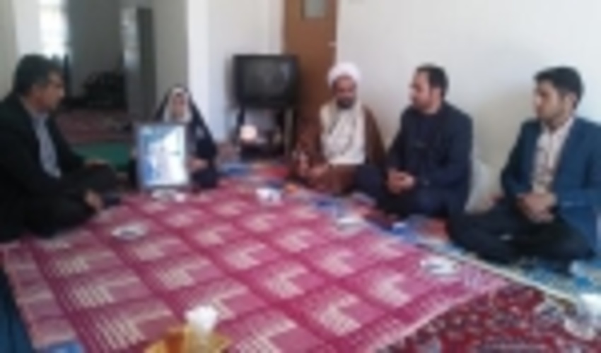 تجلیل ازخانواده های شهدا منابع طبیعی شهرستان خاتم