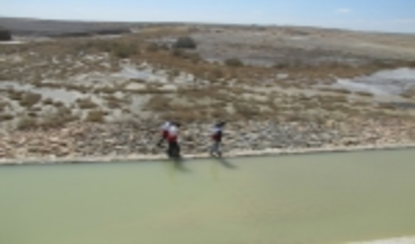 بازدید دانشجویان عضوجمعیت هلال احمر ازپروژه های آبخیزداری شهرستان ابرکوه