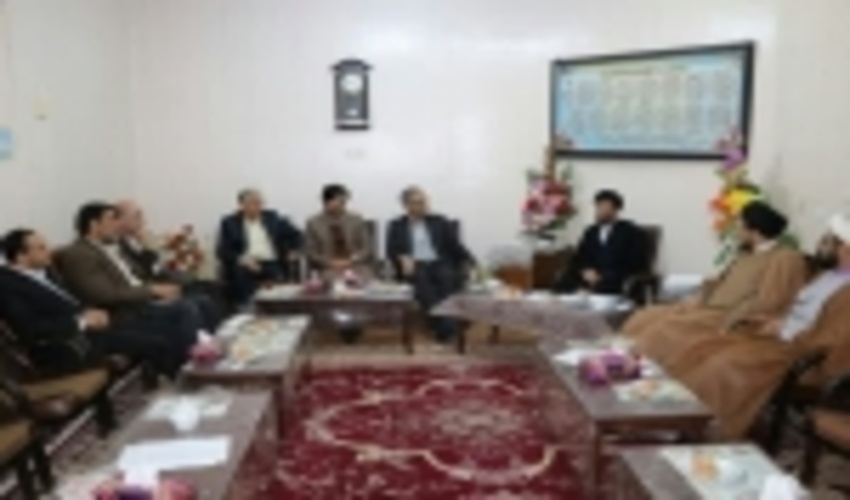 دیدار مدیر کل منابع طبیعی استان و همراهان با امام جمعه شهرستان اردکان