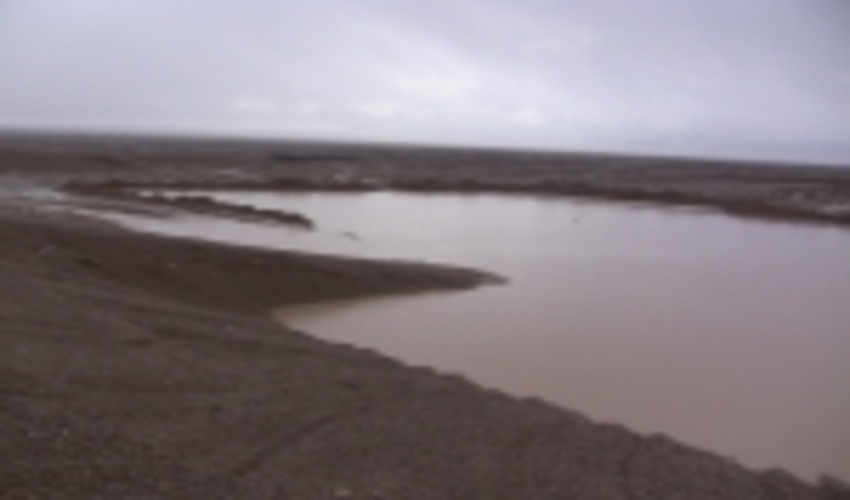 در پی بارش های اخیر , پروزه های آبخیزداری شهرستان میبد برای دومین بار در سالجاری آبگیری شد 