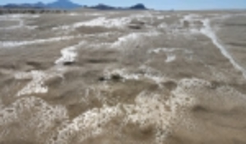 پانصد هکتار از اراضی بیابانی شهرستان بافق با مالچ معدنی طبیعی تثبیت می شود