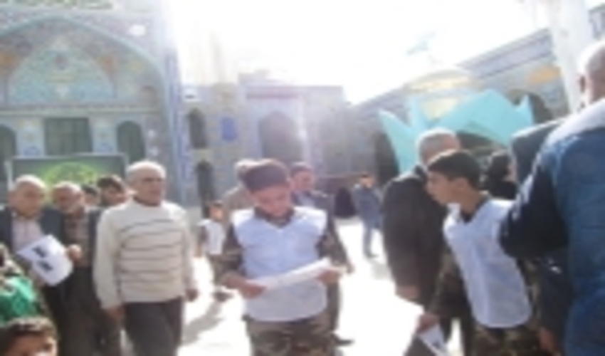 توزیع بروشوردستاوردهای اداره منابع طبیعی و آبخیزداری شهرستان ابرکوه ‏ در افق ۴٠ ‏ساله انقلاب