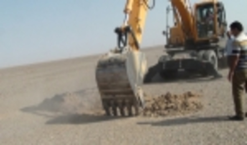 شروع اجرای پروژه مدیریت رواناب با احداث هلالی آبگیر در منطقه خضرآباد اشکذر 