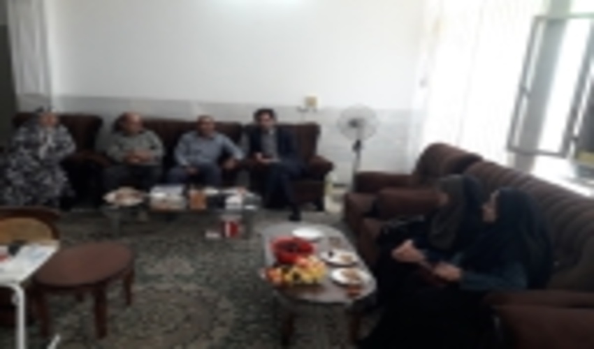 عیادت رئیس و جمعی از پرسنل اداره منابع طبیعی و آبخیزداری شهرستان اردکان از دو تن از همکاران بازنشسته 