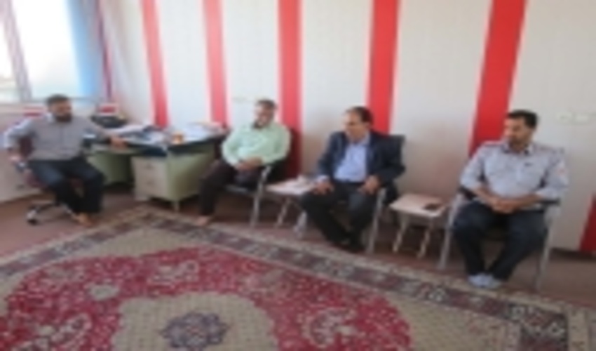  رئیس اداره منابع طبیعی و آبخیزداری با آتش نشانان مهریزی دیدار کرد