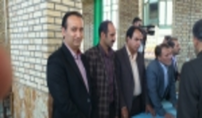 استقرار میزخدمت اداره منابع طبیعی وآبخیزداری درمحل برگزاری نمازجمعه شهرستان مهریز