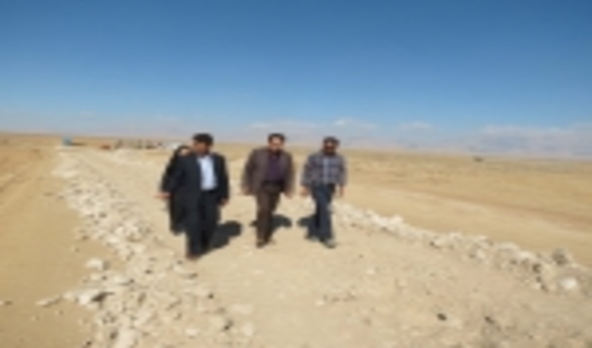 فرماندار شهرستان مهریز از اجرای طرح بند خاکی ارنان بازدید کرد