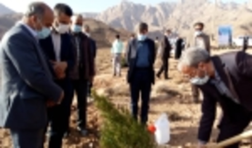 آغاز عملیات اجرایی احداث بوستان شهدای مدافع سلامت همراه با غرس نهال در شهرستان اشکذر