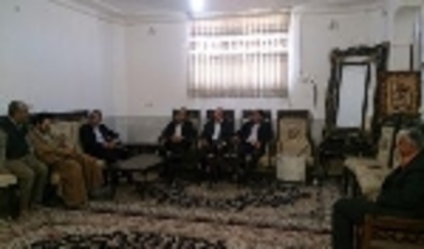 بازدید از خانواده جانبازمحمد رضا دهقانی  بمناسبت هفته بسیج در شهرستان تفت