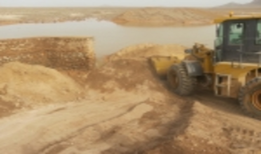 بر اثر بارندگی های اخیر و حجم عظیم سیلاب در حوزه ندوشن به علویه سد علویه شکست 