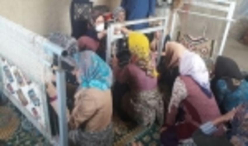 برگزاری دوره آموزشی گلیم وگونی بافی درروستای بوروئیه خوانسار شهرستان خاتم