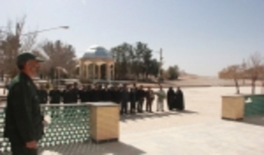 مراسم غبارروبی گلزار شهدا به مناسبت هفته منابع طبیعی در شهرستان ابرکوه