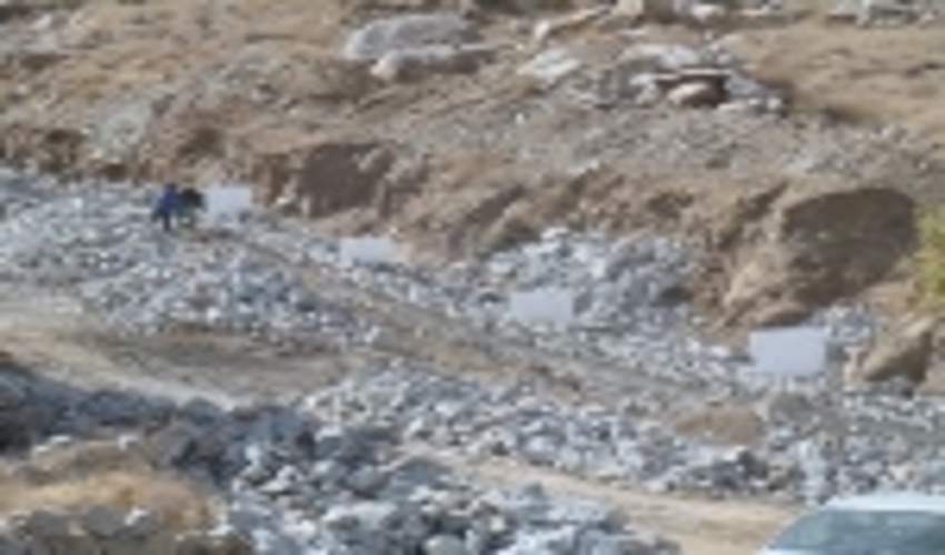 احداث ديواره ساحلي درروستاي ده بالاازتوابع شهرستان تفت شروع گرديد.