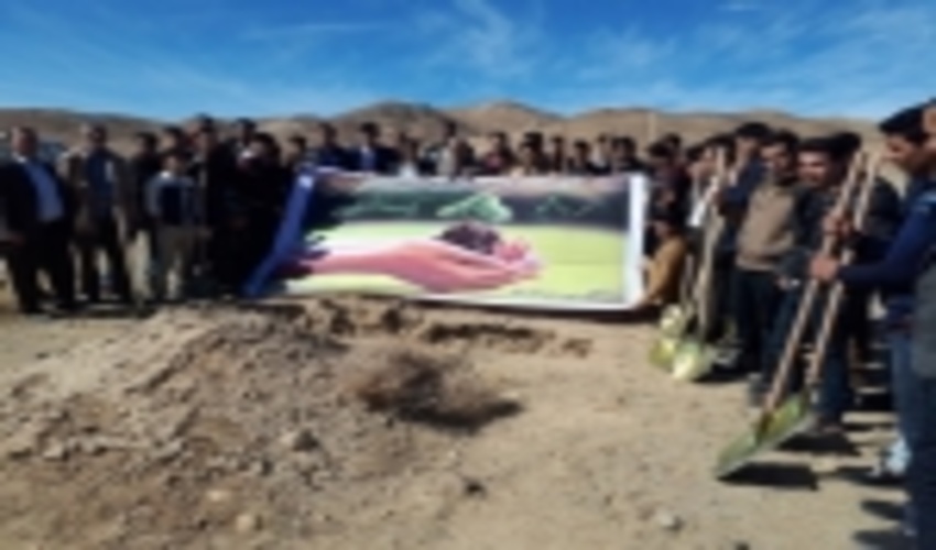 اجرای طرح هردانشجویک درخت درشهرستان خاتم