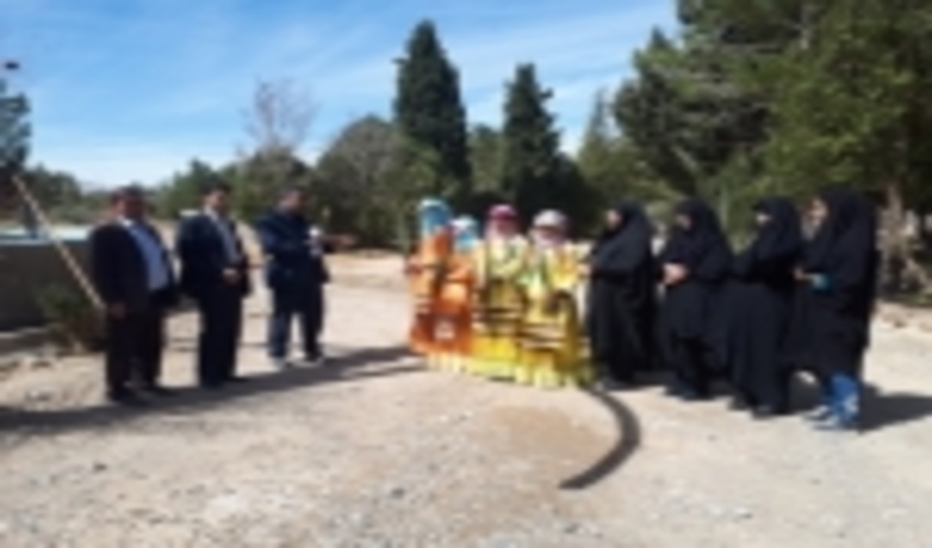 بازدید دانش آموزان مدرسه عشایری هاشمی نژاد از نهالستان منابع طبیعی وآبخیزداری شهرستان خاتم