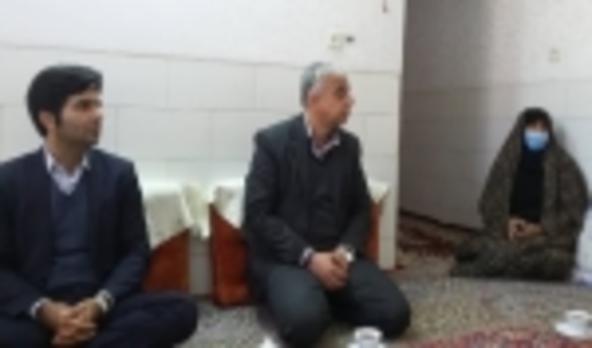 دیدار با خانواده شهید پایدار در شهرستان اردکان