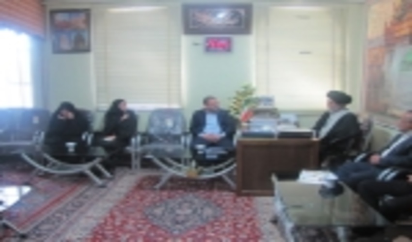 دیدارپرسنل اداره منابع طبیعی وآبخیزداری بانماینده ولی فقیه درشهرستان ابرکوه