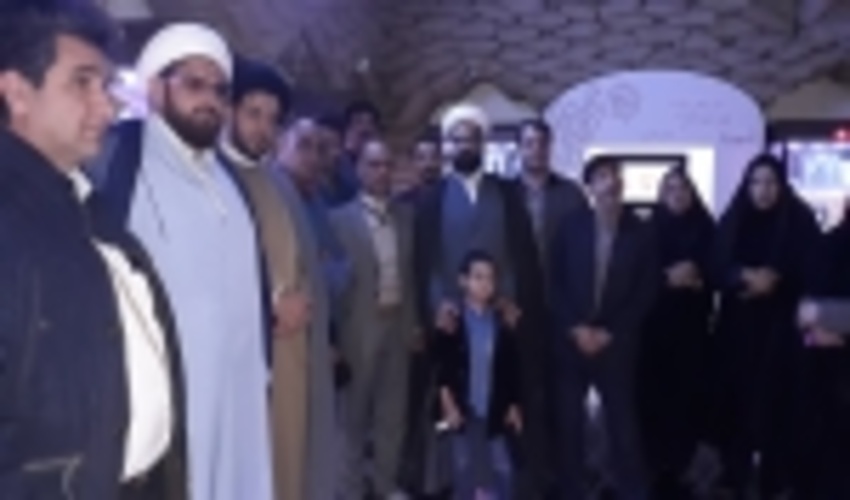 بازدید کارکنان لداره کل منابع طبیعی و آبخیزداری از گنجینه ایثار و شهادت اردکان به مناسبت دهه فجر انقلاب اسلامی