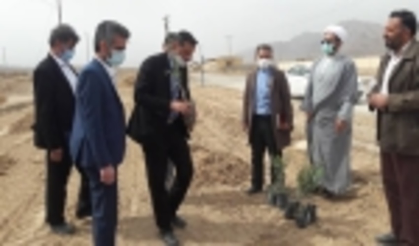 اجرای مراسم نهالکاری توسط مسئولین در بخش خرانق شهرستان اردکان
