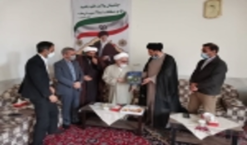 نشست صمیمانه رئیس اداره منابع طبیعی شهرستان اشکذر با امام جمعه شهرستان