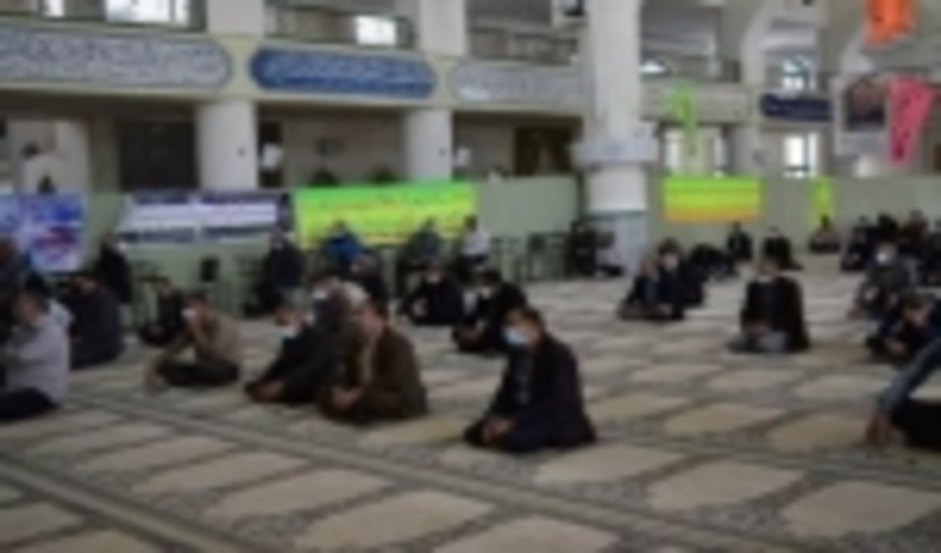  شرکت کارکنان اداره منابع طبیعی وآبخیزداری درمراسم نمازجمعه به مناسبت روزمنابع طبیعی،خانواده وآموزه های دینی درشهرستان ابرکوه