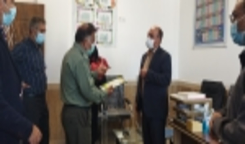 مراسم تجلیل از معلمان و مسئولین مدرسه پسرانه شهید رجایی به مناسبت سالروز شهادت استاد مطهری به نام روز معلم