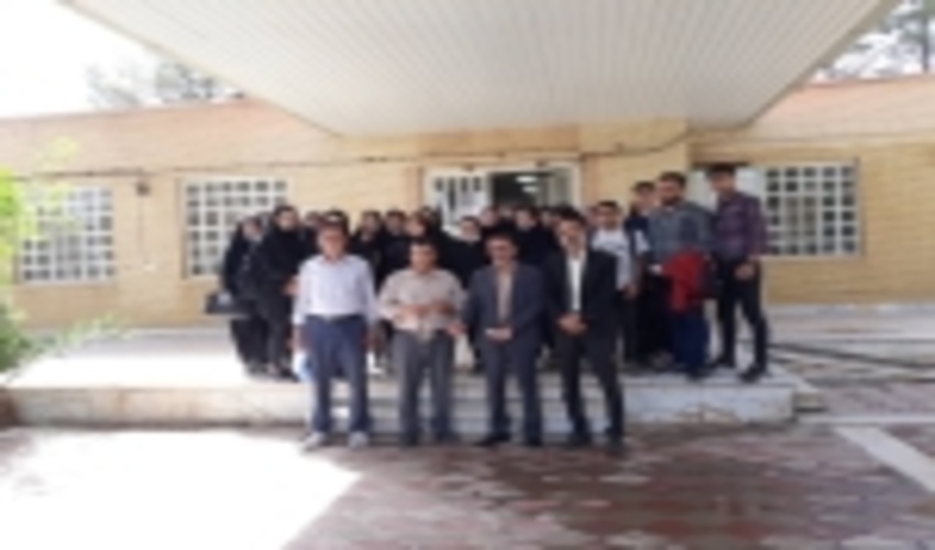 بازدید دانشجویان دانشگاه شهرکرد از عرصه های بیابانی شهرستان اشکذر