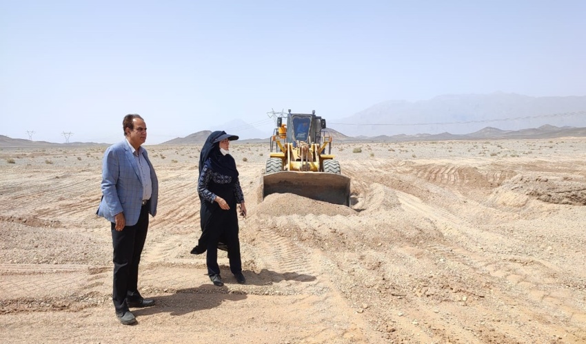 بازدید رئیس اداره منابع طبیعی و آبخیزداری شهرستان مهریز از بند خاکی مجتمع دامی خورمیزات