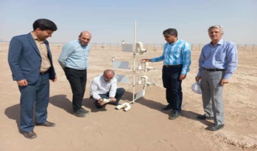 بازدید رئیس گروه مطالعات دفتر بیابان از ایستگاه زوجی پایش فرسایش بادی شهرستان میبد