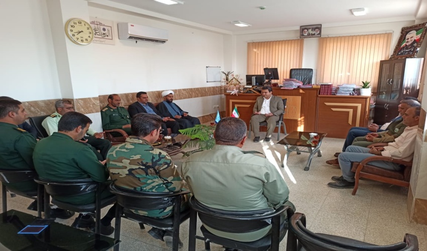 همزمان با هفته قوه قضاییه سرپرست اداره منابع طبیعی شهرستان مروست به همراه مسئولان ارشد شهرستانی با رئیس حوزه قضایی شهرستان دیدار و گفتگو کرد.