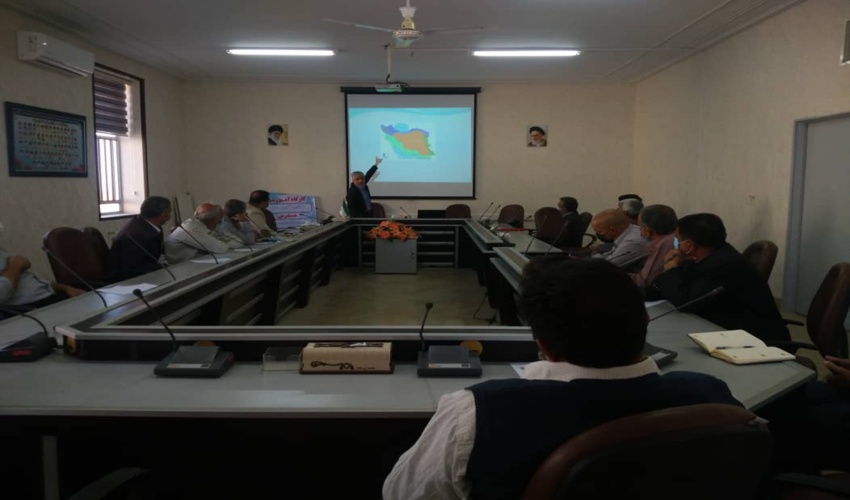 برگزاری دوره آموزشی تربیت آبخیزیار در اجرای پروژه های پخش سیلاب در شهرستان اردکان