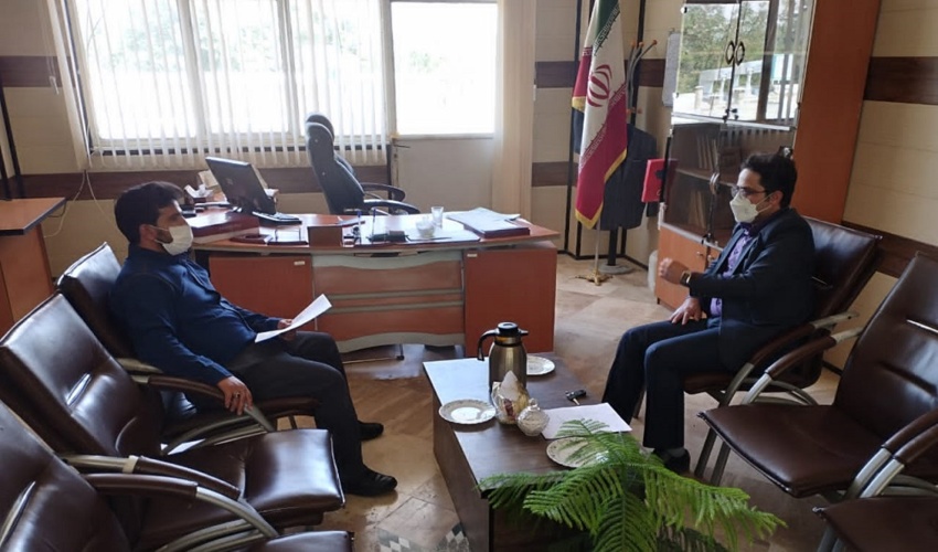 احتزاز پرچم سازمان منابع طبیعی و آبخیزداری کشور بر روی  دومین قله بلند کشور 