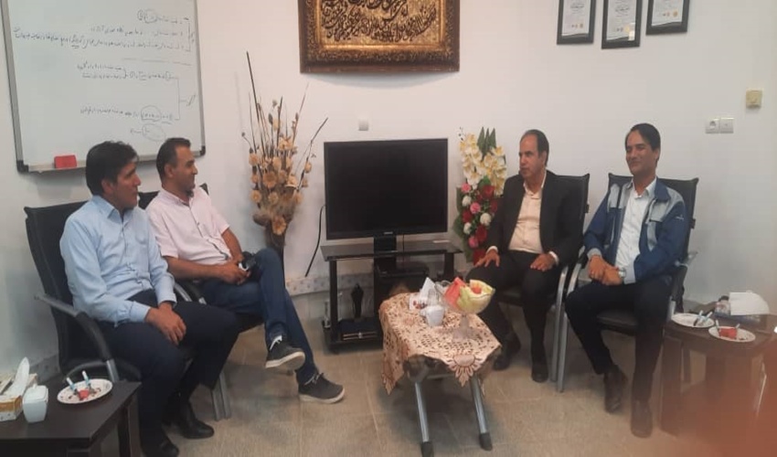 جلسه مشترک رئیس اداره منابع طبیعی و آبخیزداری با مسئولین شرکت سیمان تجارت شهرستان مهریز