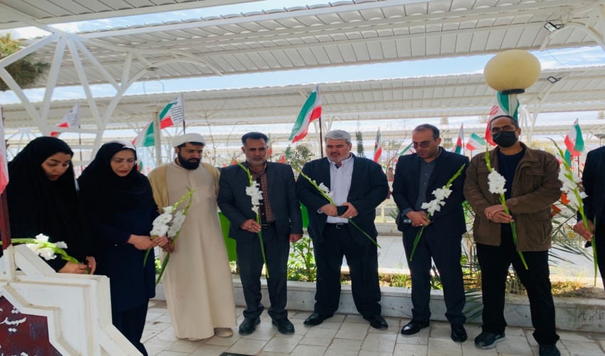 حضور کارشناس آبخیزداری اداره منابع طبیعی و آبخیزداری در دبیرستان دخترانه دهقانپور شهرستان یزد