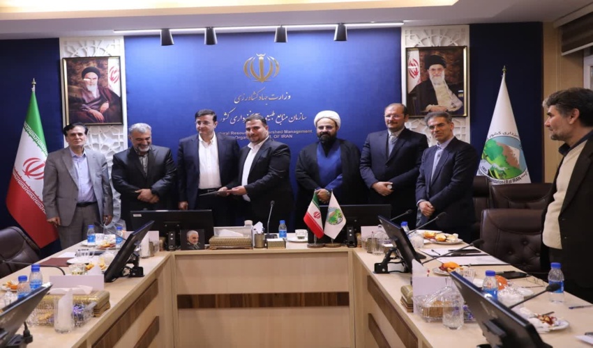 دیدار رئیس و پرسنل اداره منابع طبیعی شهرستان بهاباد با امام جمعه شهرستان