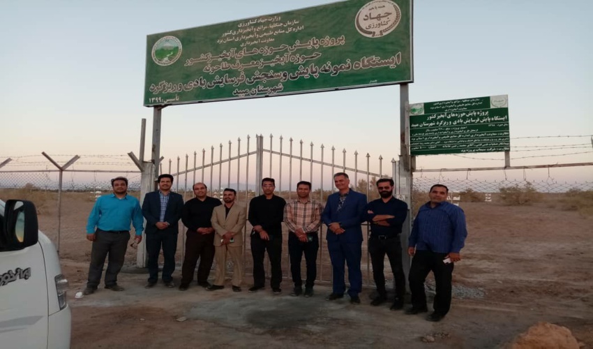 بازدید شهردار و اعضای محترم شورای شهر میبد از ایستگاه بیابان زدایی و ایستگاه پایش فرسایش بادی کانال باد میبد