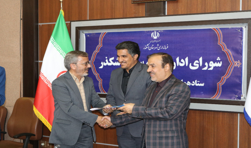 در جلسه شورای اداری شهرستان اشکذر از مسئولان تلاشگر در رفع مشکل سیل تجلیل شد