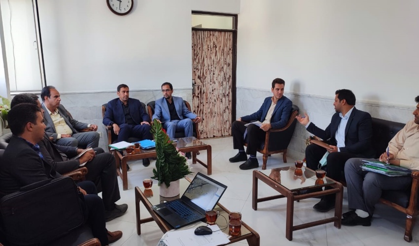 جلسه مشترک رئیس اداره منابع طبیعی و آبخیزداری شهرستان مهریز با فرماندار، دادستان، رئیس دادگستری و برخی مسئولین این شهرستان در خصوص حفظ حقوق بیت المال