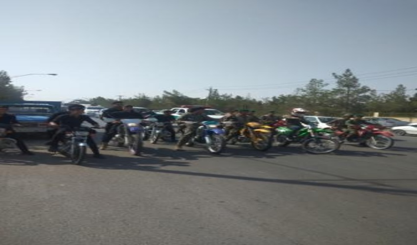  حضورکارکنان اداره منابع طبیعی وآبخیزداری درمراسم رژه دفاع مقدس شهرستان خاتم