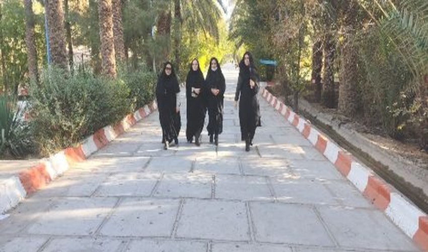 رييس و بانوان شاغل اداره منابع طبيعي و آبخيزداري بافق سلامتي را قدم زدند
