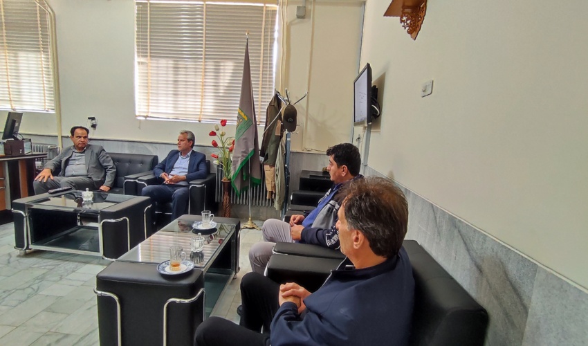 برگزاری جلسه ای با حضور رییس اداره منابع طبیعی و آبخیزداری شهرستان مهریز