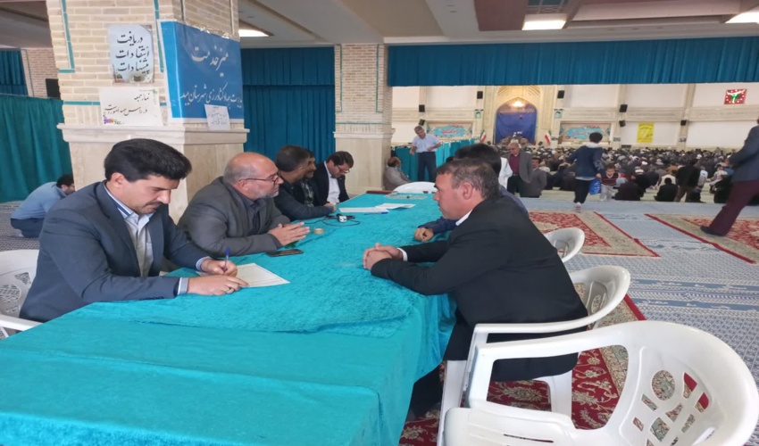 برپایی میز خدمت در محل برگزاری نماز جمعه مصلی شهرستان میبد