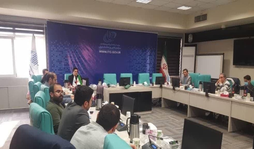 تجلیل و قدردانی از همکاران خانم به مناسبت ولادت حضرت فاطمه(س) و روز زن توسط رئیس و کارمندان اداره منابع طبیعی و آبخیزداری شهرستان تفت