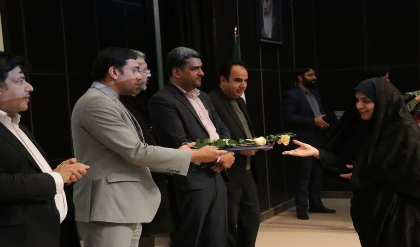 تقدیر از بانوان شاغل توسط فرماندار و رئیس اداره منابع طبیعی و آبخیزداری شهرستان مهریز در سالن شکیب مهریز