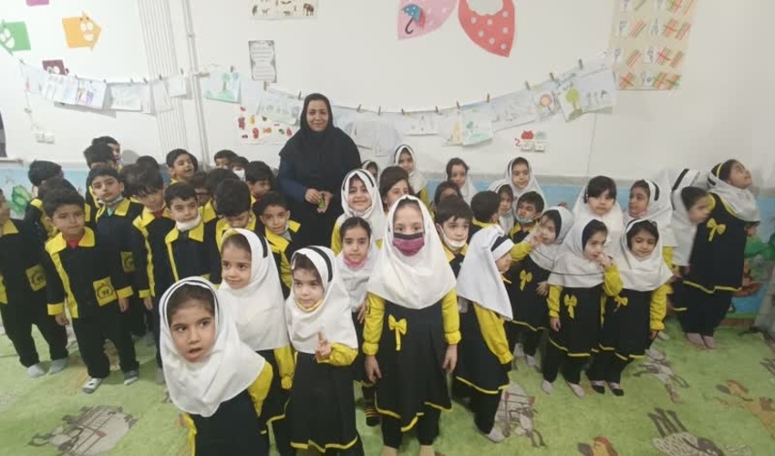 آموزش دانش آموزان مدرسه آوای شادی شهرستان اردکان با موضوع دوستی با طبیعت و منابع طبیعی 