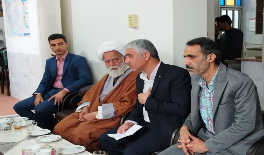 حضور  رییس اداره منابع طبیعی و ابخیزداری شهرستان اشکذر در جمع روحانیون با هدف دعوت اقشار مردم در طرح ملی کشت یک میلیارد درخت